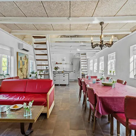 Apartment 1 Bedroom Cozy In