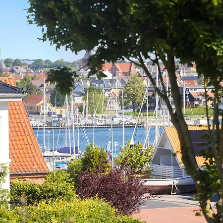 Apartment 1 Bedroom Cozy In