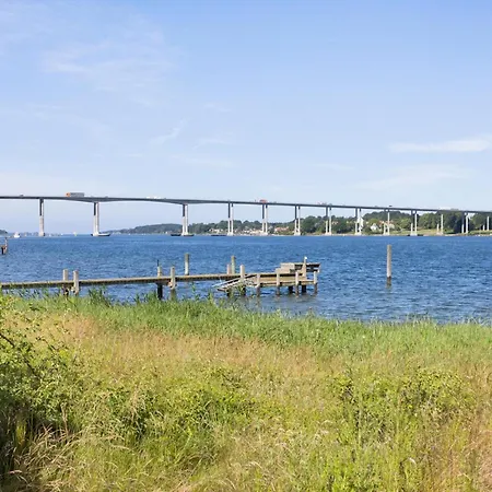 Apartment 1 Bedroom Cozy In *