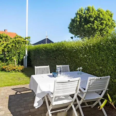 Apartment 1 Bedroom Cozy In *